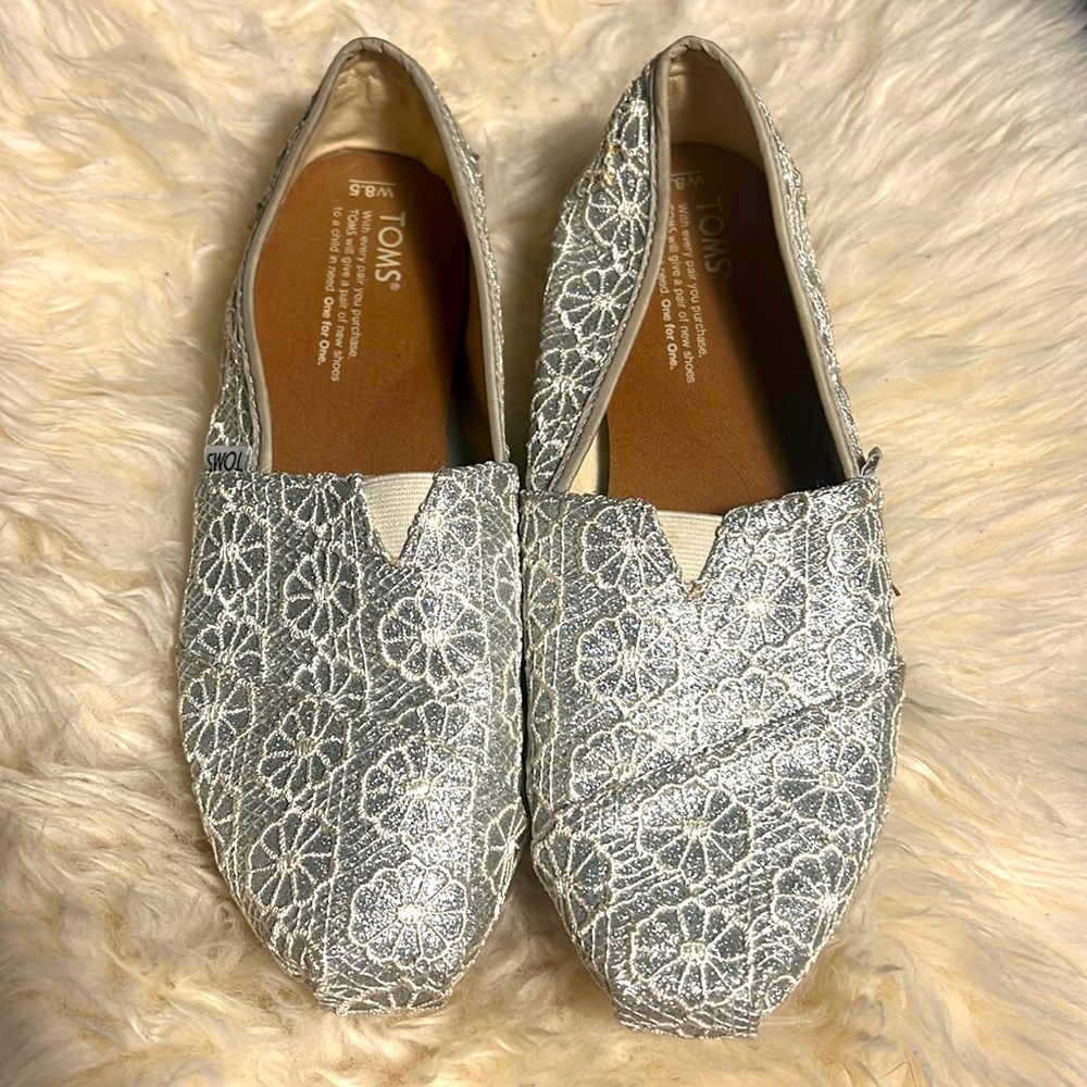 Tom’s Alpargata. Classic Silver lace embroidered in white Wedding shoes size 8.5